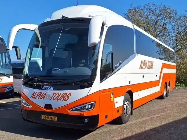 Luxe touringcar van Alpha Tours voor de retourtransfer naar Rotterdam